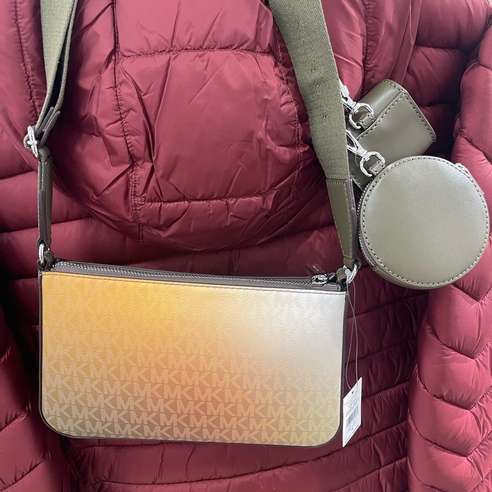 MICHAEL KORS Jet Set Sm Ombré Signature Logo Crossbody Case Apple Airpods Pro - Picture 11 of 16